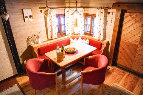 01_ottingerhof_chalet_wohnraum