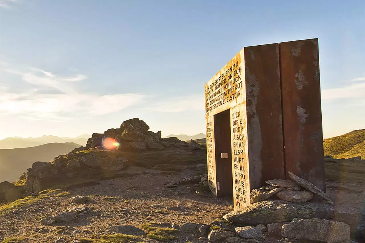 Granat-Tor – Weg der Liebe