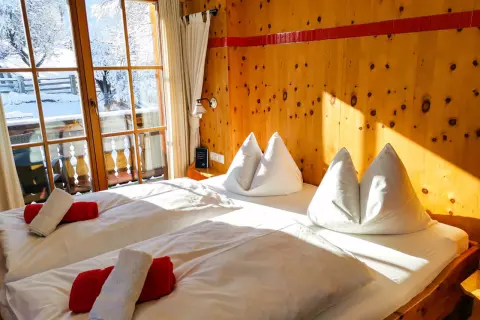 03_ottingerhof-zirbenschlafzimmer